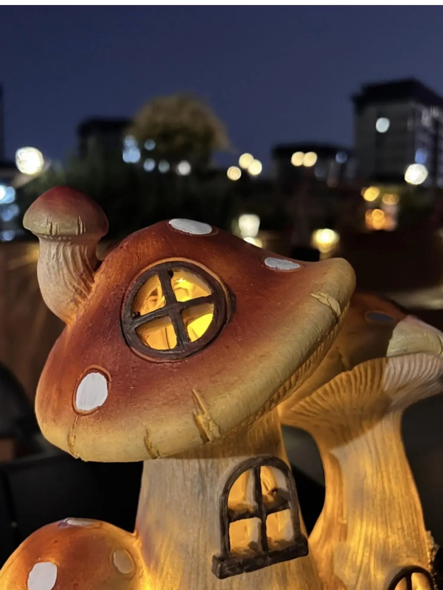 Mushroom House Lamp Mini Resin Outdoor Decoration Fairy Tale Villa Solar Light Craft Home Waterproof Lawn Lamp Garden Decoration